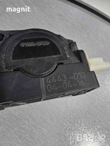 Потенциометър педал газ Peugeot Citroen F00C3E2429, F 00C 3E2 429, снимка 2 - Части - 52575206