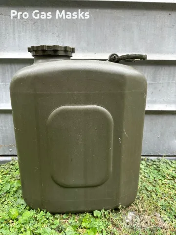 Военна Бака Баки за Вода, Бензин, Дизел от 1971 година. Германска Армия. Налични 2 броя. Цена 60 лв , снимка 5 - Други стоки за дома - 47842469