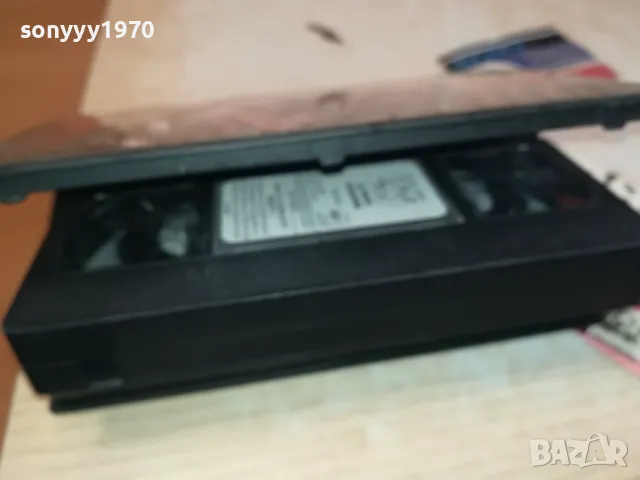 ДА УБИЕШ СВЕЩЕНИКА-VHS VIDEO ORIGINAL TAPE 1302251650, снимка 15 - Други жанрове - 49116224
