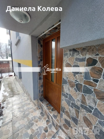 Етаж от къща със собствен двор