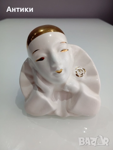 Стара порцеланова фигура 