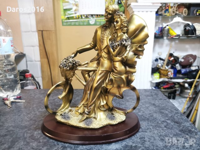 Статуетка 30 /25 см 