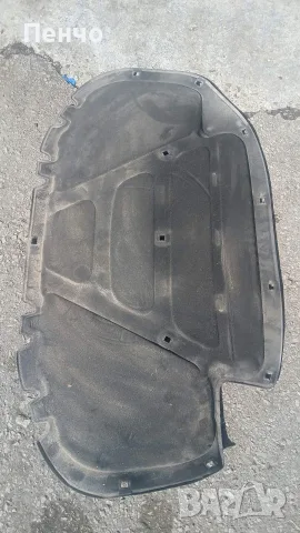 Изолация и щипки за преден капак на VW Golf 7 , снимка 2 - Части - 56210419