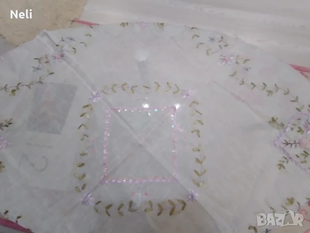 покривка с лилава бродерия, снимка 3 - Покривки за маси - 51161316