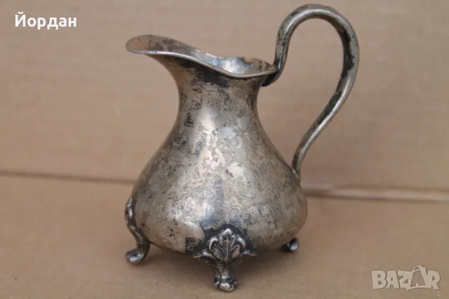 Сребърна кана за мляко