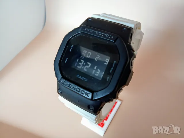 Мъжки часовник Casio G-Shock DW-5600 с нова бяла оригинална каишка, снимка 1 - Мъжки - 49116834