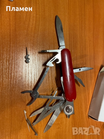 Тип Швейцарски джобен нож 32 в 1 мултифункционален, армейски мултитул, сгъваем тип,ножче инструмент, снимка 3 - Ножове - 31484785