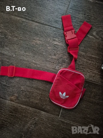 Adidas originals чантичка , снимка 2 - Чанти - 51181350