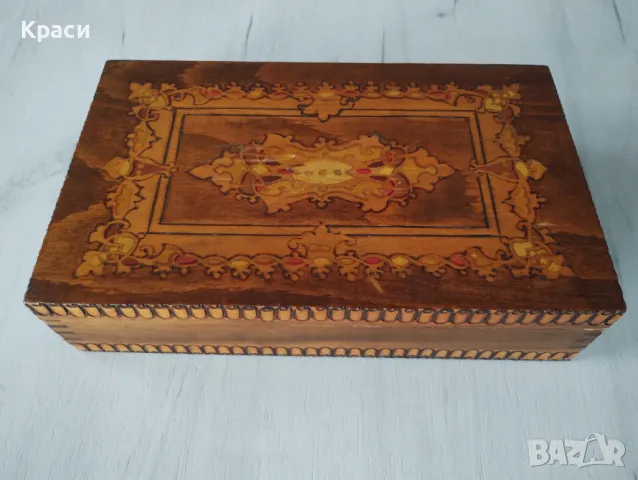 Дървена кутия стара. 