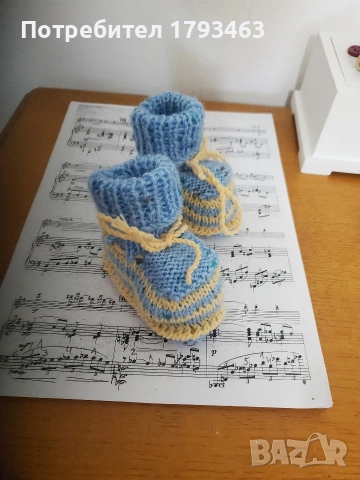 Ръчно плетени бебешки терлички зо бебе от 3 до 6 месеца, снимка 6 - Детски якета и елеци - 42589209