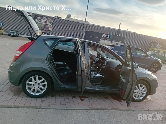 Hyundai i30 1.6i 126kc Климатроник, снимка 11 - Автомобили и джипове - 52725437