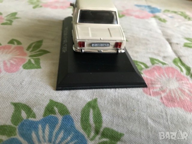 Колекционерски модел - Фиат 125Р, на поставка. , снимка 3 - Колекции - 44146035