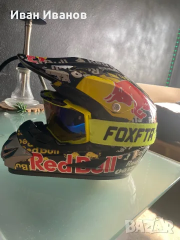 каска redbull за колело или мотор