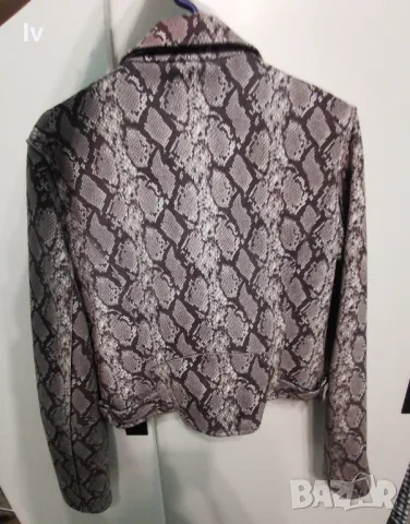 Дамско велурено яке змийски принт, снимка 2 - Якета - 49945660