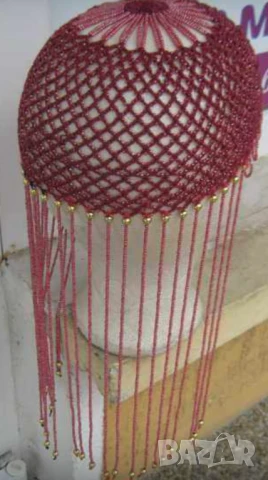 Ръчно изработена шапка на една кука украсена с мъниста, снимка 3 - Шапки - 51237280