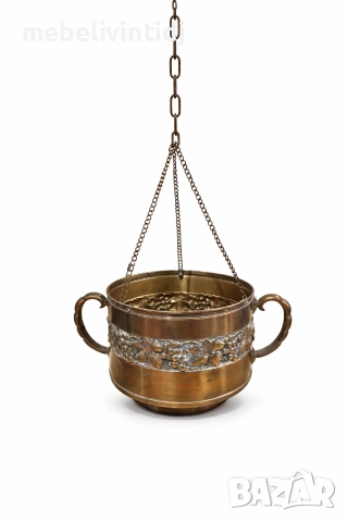Красива антикварна медна саксия с окачване на верига и декоративен релефен орнамент