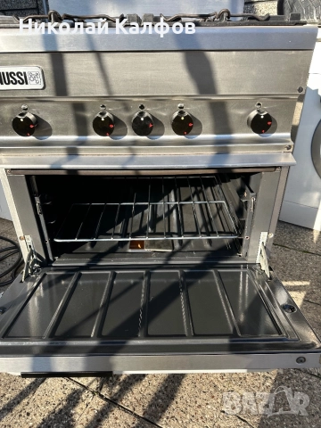 Професионална газова печка Зануси/Zanussi, снимка 3 - Обзавеждане на кухня - 52933491