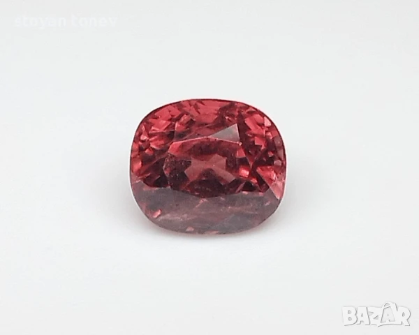 Шпинел с цвят Падпараджа в идеален размер 2.49кт.! Сертифициран! нов!, снимка 3 - Други - 50742612