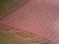 Плетен на една кука розов триъгълен шал, снимка 6
