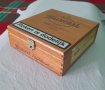 Дървена кутия, снимка 1 - Антикварни и старинни предмети - 40215225