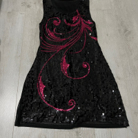 Къса рокля на паети размер S, снимка 2 - Рокли - 36116515