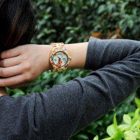 Дамски часовник с каишка от верижно дърво и изрисувани пеперуди, снимка 15 - Дамски - 36250779