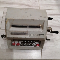 Стара сметачна машина , снимка 1 - Антикварни и старинни предмети - 36062123