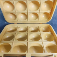 Продавам пластмасова кутия за яйца Люлин, снимка 4 - Други ценни предмети - 36246602