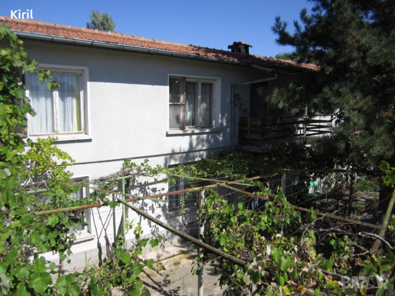 Къща с голям двор в село Мътеница, снимка 1