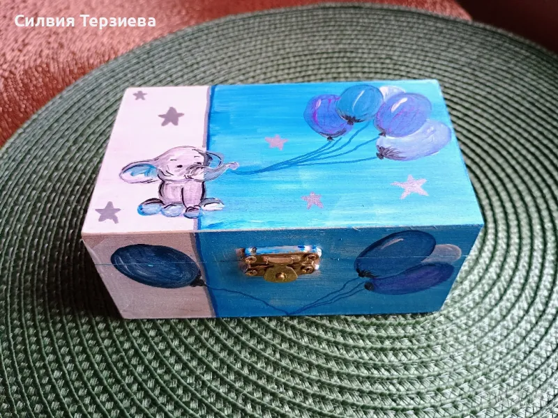 Ръчно изработена дървена кутия за момче, снимка 1