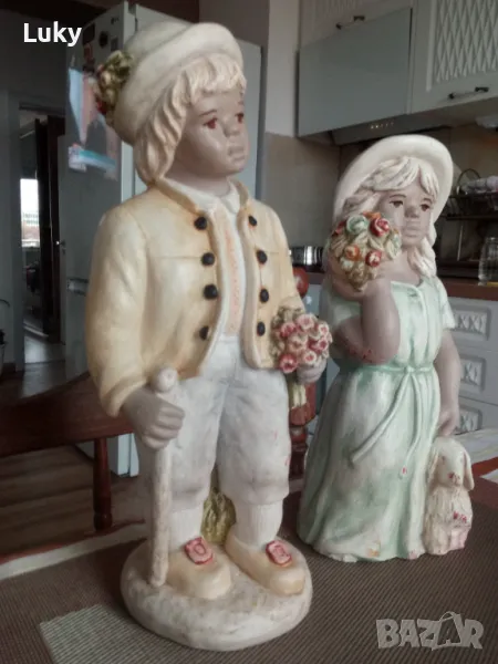 Продавам антикварни и красиви статуетки.Маркировка.Цената е за двете.Тегло 2кг/бр.Вис.-32 и 29 см.., снимка 1