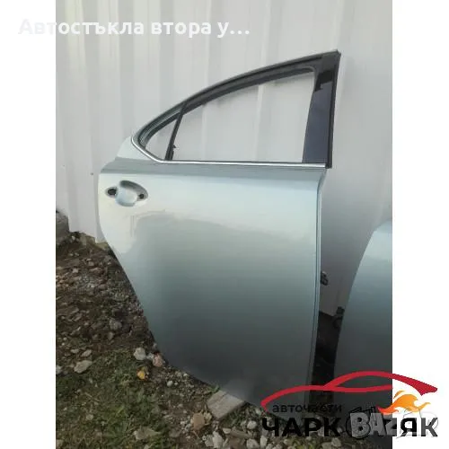 Врата задна дясна Лексус Ис 220 (седан), снимка 1