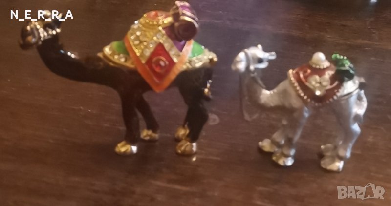 Двойка камили с отварящи се седла, снимка 1