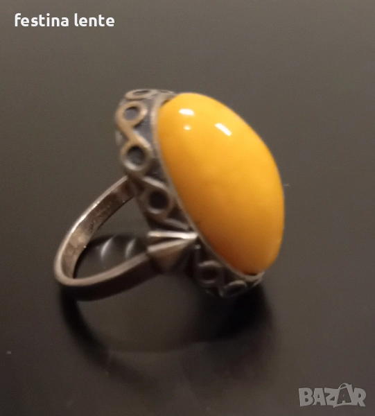 Стар руски сребърен пръстен с яйчен кехлибар, снимка 1