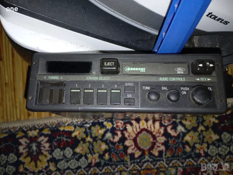 Стар радиокасетофон работещ Форд , снимка 1