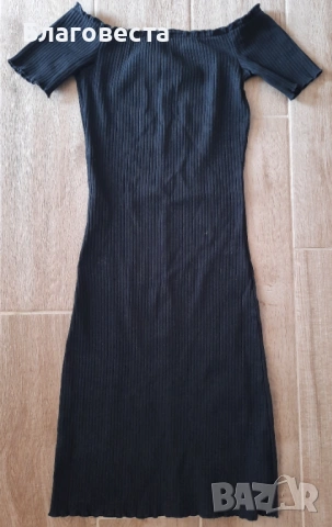 Къса черна рокля кройка по тялото 