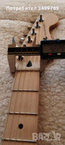 Squier Stratocaster + Eric Clapton Mid Boost kit, снимка 6 - Китари - 53667525