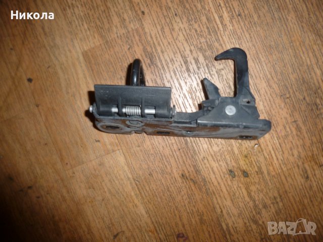 Панта -(закопчалка) преден капак Голф 5, снимка 2 - Части - 41335272