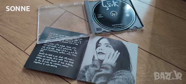 Björk - Debut (CD) , снимка 11 - CD дискове - 50594314