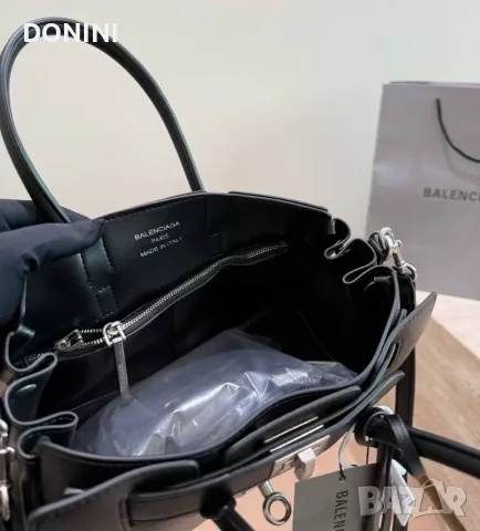 Balenciaga Дамска чанта, кожа, снимка 4 - Чанти - 56017837