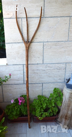 Стара дървена вила за сено