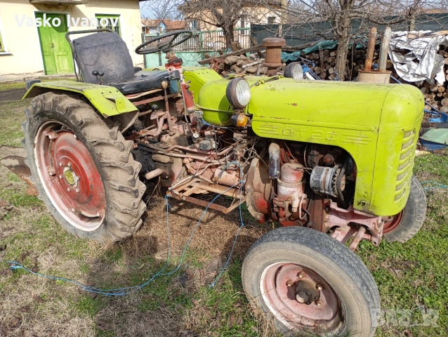 Продавам трактор дт20в движение с регистрация плуг с 2 тела