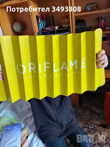 Ветрило на Орифлейм от твърд картон , снимка 2 - Други - 51845743