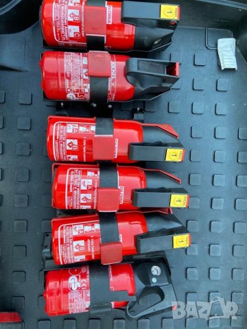 Пожарогасител комплект немски от мерцедес бенц става за всякакви марки и модели със стойка и кутия, снимка 2 - Аксесоари и консумативи - 40407320