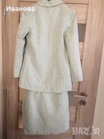 Стилен костюм в млечно зелен цвят., снимка 2 - Костюми - 53578720