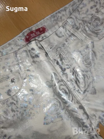 Бял еластичен панталон със сребристи цветя, снимка 4 - Панталони - 48001883