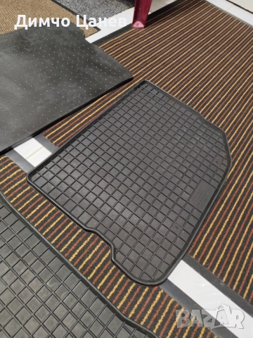 Продавам гумени стелки за Голф 4 , снимка 3 - Аксесоари и консумативи - 52887222