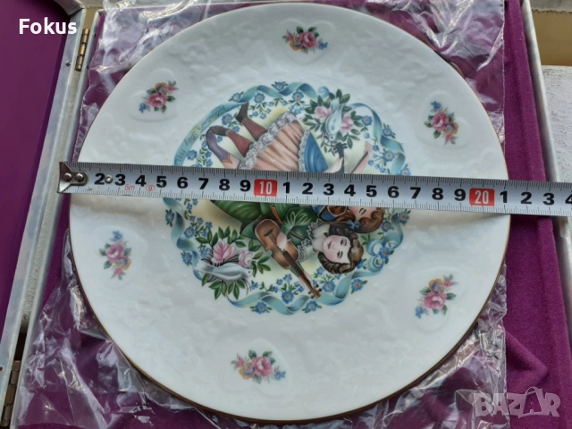 Колекционерска чиния Royal Doulton Valentines Day 1981, снимка 6 - Антикварни и старинни предмети - 53444963