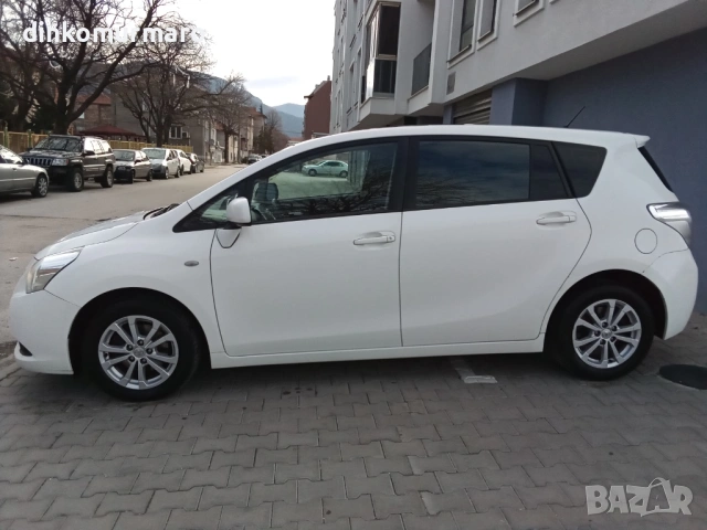 Toyota Verso 2.0D4D-126kc. Панорама, снимка 4 - Автомобили и джипове - 53047326