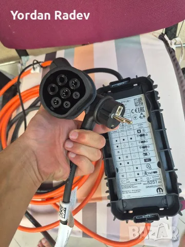 Оригинално мобилно зарядно за електромобил Type 2 /Шуко 2.3 Kw, снимка 3 - Зарядни за кола - 56156179